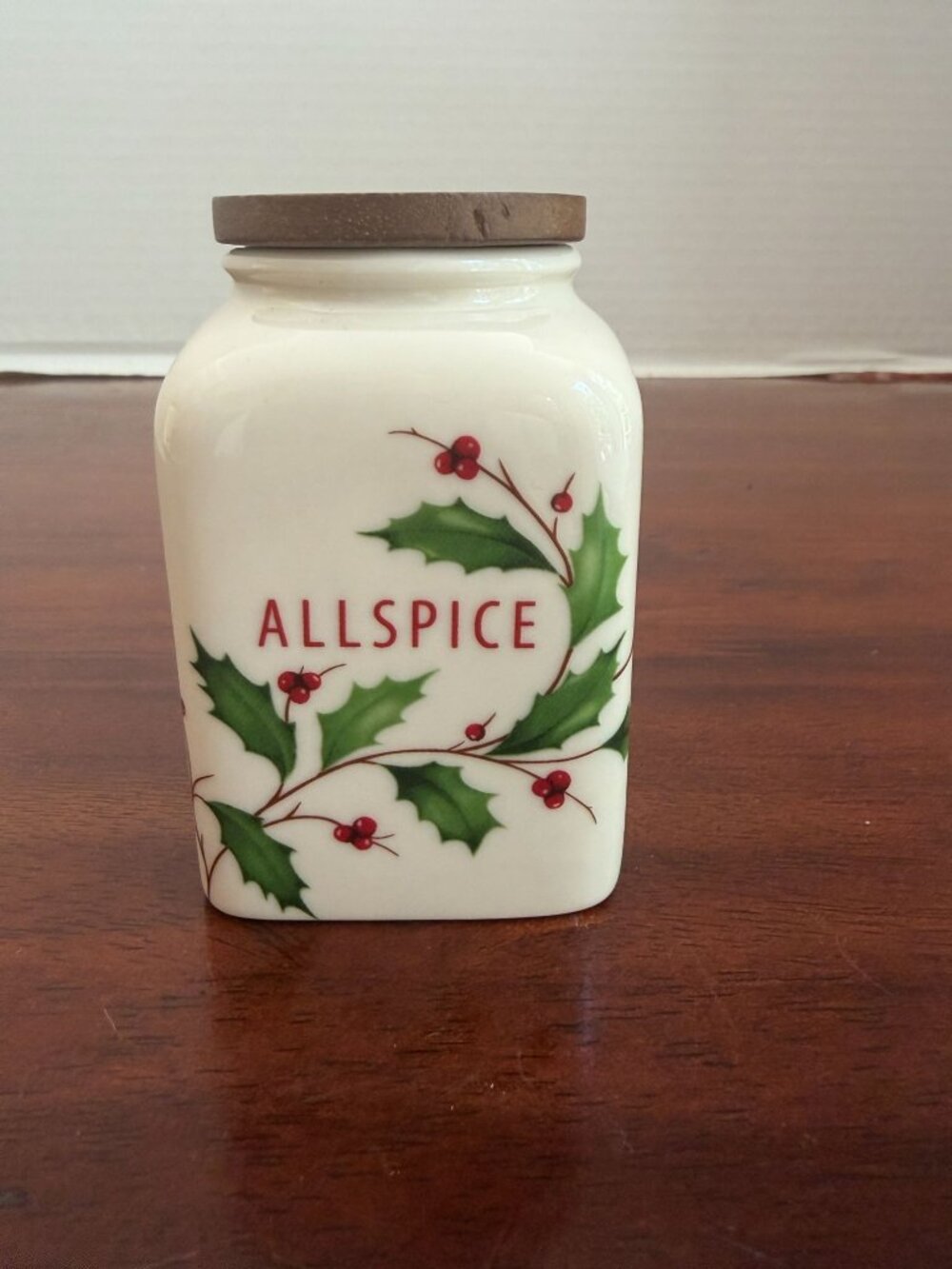Lenox Holiday Porcelain 6 Ounce "Allspice" Spice Jar with a Rustic Acacia Wood L